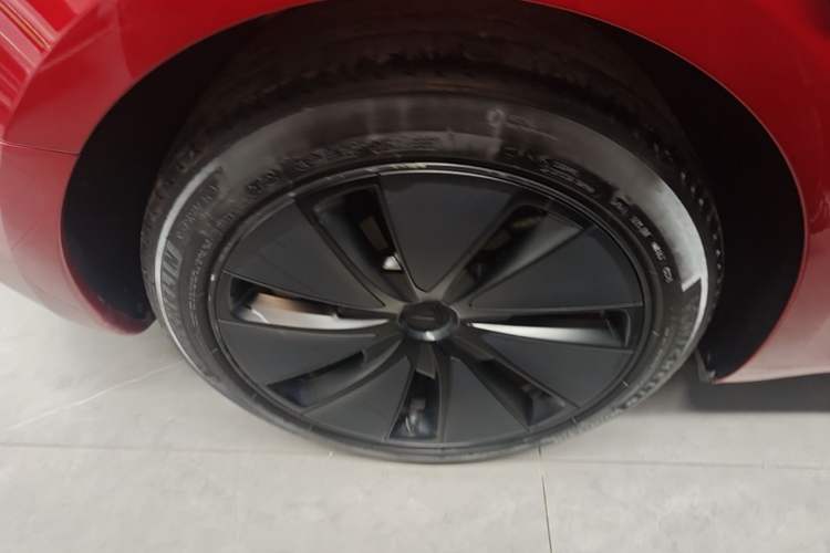 Used Tesla Model 3 2023 Long-Range All-Wheel-Drive Version Right Rear Wheel Hub