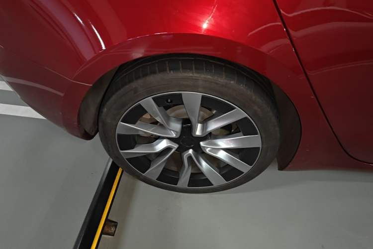 Used Tesla Model 3 2023 Rear-Wheel-Drive Version Right Rear Wheel Hub