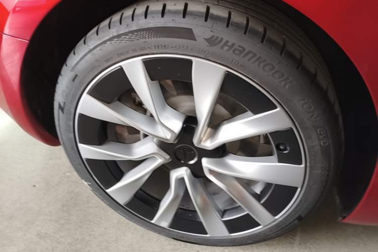 Used Tesla Model 3 2023 Rear-Wheel-Drive Version Right Rear Wheel Hub