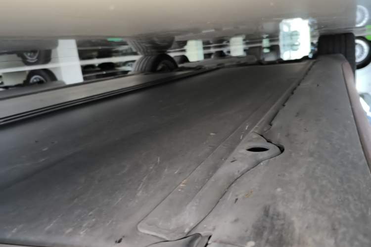 Used Tesla Model 3 2023 Long-Range All-Wheel-Drive Version Right Side Sill