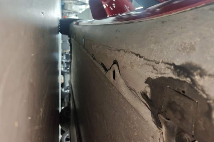 Used Tesla Model 3 2023 Long-Range All-Wheel-Drive Version Right Side Sill