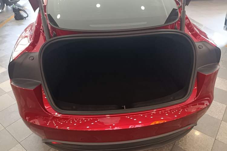 Used Tesla Model 3 2023 Long-Range All-Wheel-Drive Version Trunk