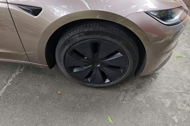 Used Tesla Model 3 2023 Rear-Wheel-Drive Version Right Front Wheel Hub