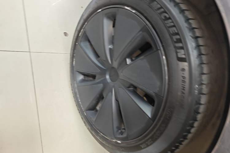 Used Tesla Model 3 2023 Rear-Wheel-Drive Version Right Rear Wheel Hub