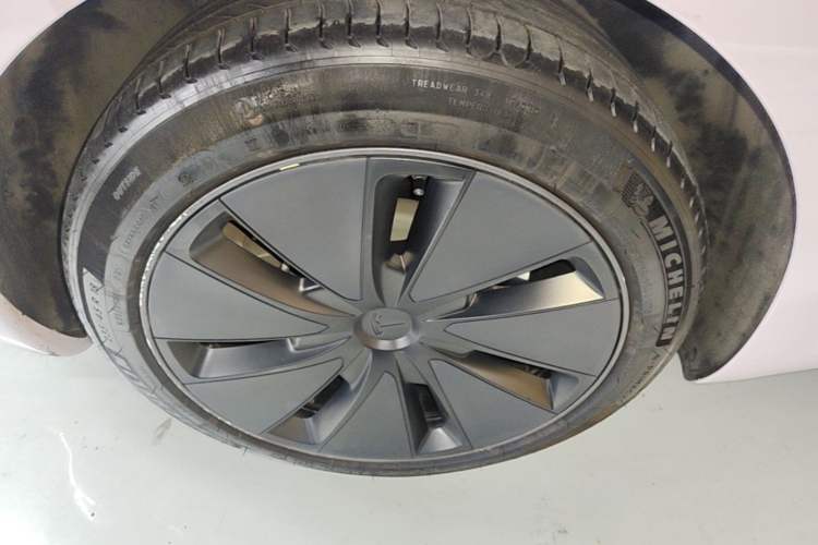 Used Tesla Model 3 2023 Rear-Wheel-Drive Version Right Rear Wheel Hub