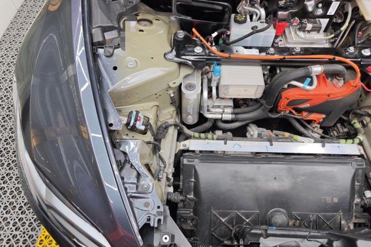 Used Tesla Model 3 2023 Rear-Wheel-Drive Version Engine Bay Right