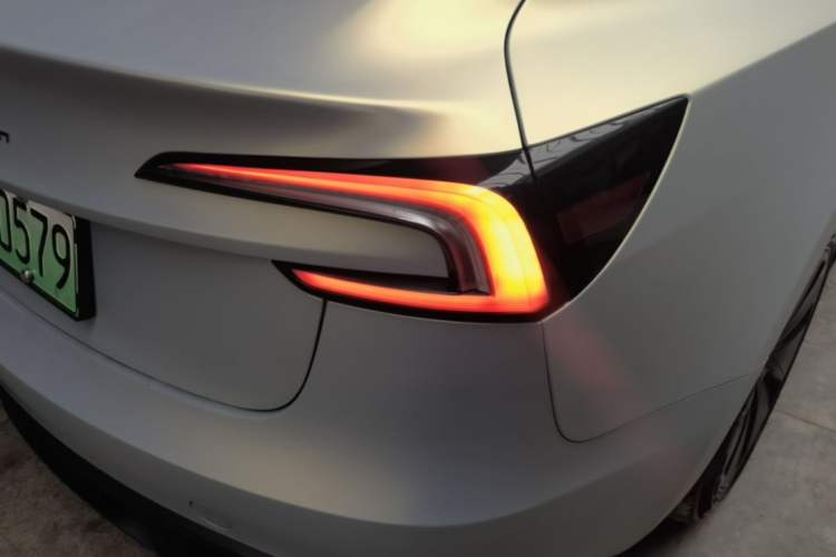 Used Tesla Model 3 2023 Rear-Wheel-Drive Version Exterior 3