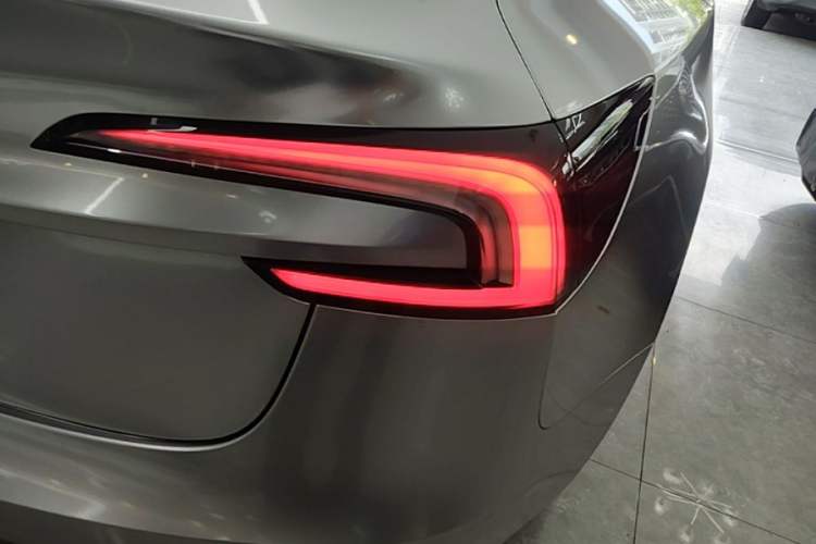 Used Tesla Model 3 2023 Rear-Wheel-Drive Version Exterior 3