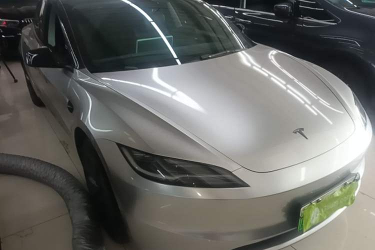Used Tesla Model 3 2023 Rear-Wheel-Drive Version Front Right 45 Deg