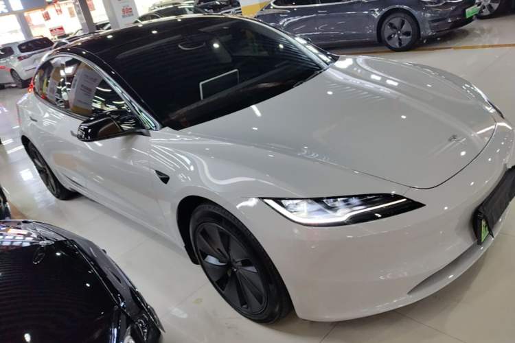 Used Tesla Model 3 2023 Rear-Wheel-Drive Version Front Right 45 Deg