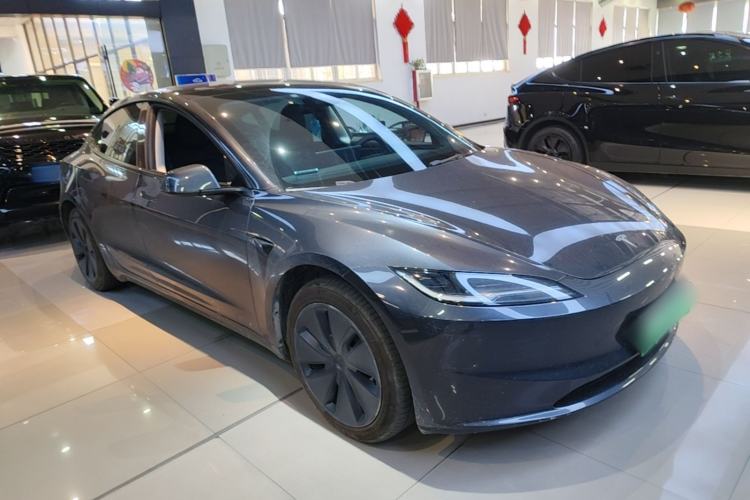Used Tesla Model 3 2023 Rear-Wheel-Drive Version Front Right 45 Deg