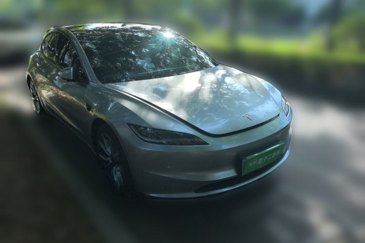 Used Tesla Model 3 2023 Rear-Wheel-Drive Version Front Right 45 Deg