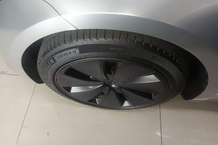 Used Tesla Model 3 2023 Rear-Wheel-Drive Version Left Front Wheel Hub