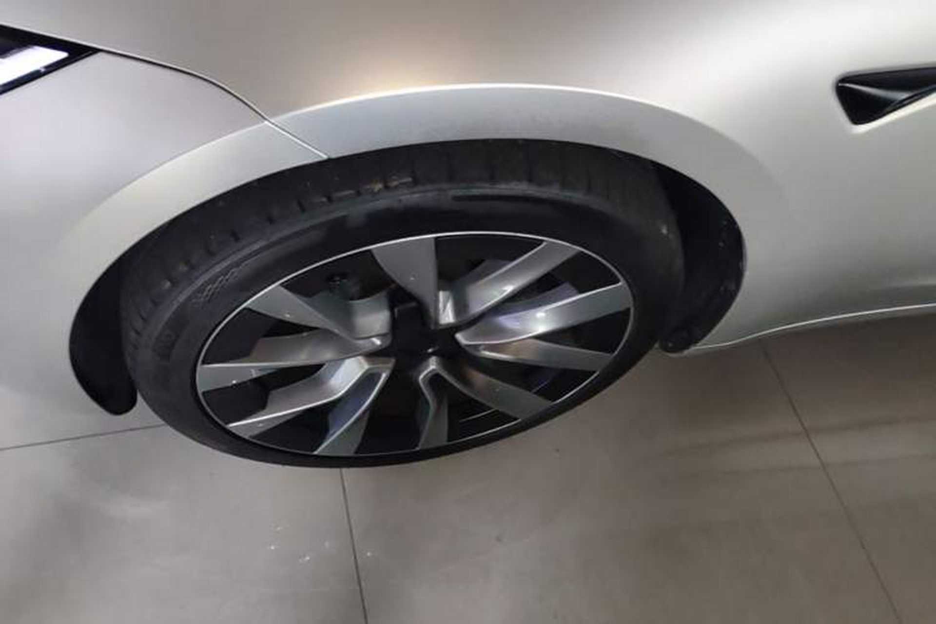 Used Tesla Model 3 2023 Long-Range All-Wheel-Drive Version Left Front Wheel Hub