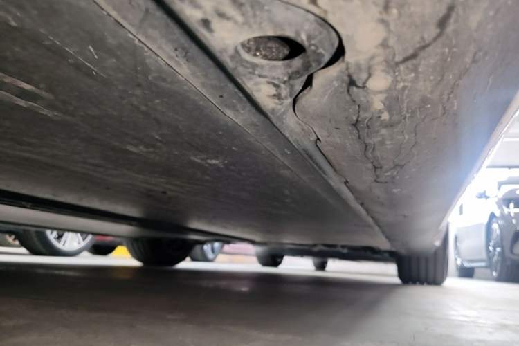 Used Tesla Model 3 2023 Long-Range All-Wheel-Drive Version Left Side Sill