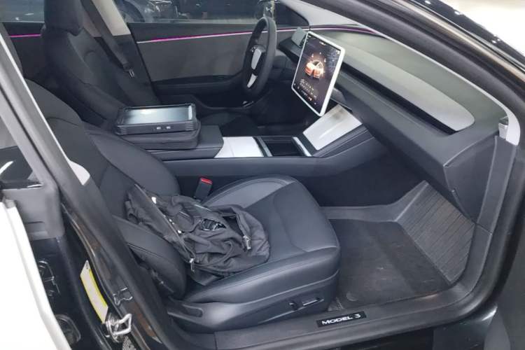 Used Tesla Model 3 2023 Rear-Wheel-Drive Version Right Front Seat
