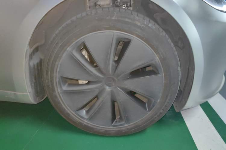Used Tesla Model 3 2023 Rear-Wheel-Drive Version Right Front Wheel Hub