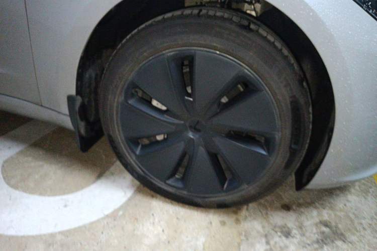 Used Tesla Model 3 2023 Rear-Wheel-Drive Version Right Front Wheel Hub