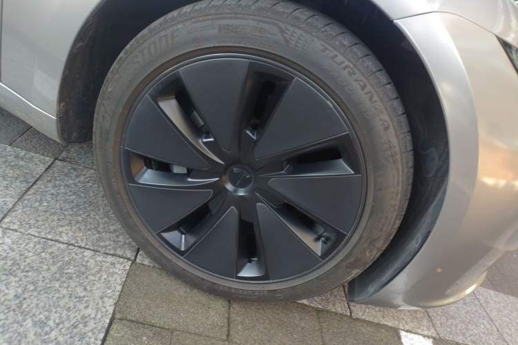 Used Tesla Model 3 2023 Long-Range All-Wheel-Drive Version Right Front Wheel Hub