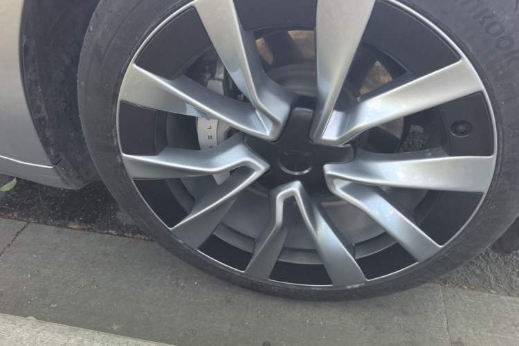 Used Tesla Model 3 2023 Rear-Wheel-Drive Version Right Front Wheel Hub