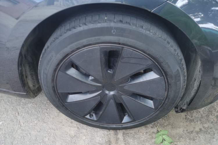 Used Tesla Model 3 2023 Rear-Wheel-Drive Version Right Front Wheel Hub