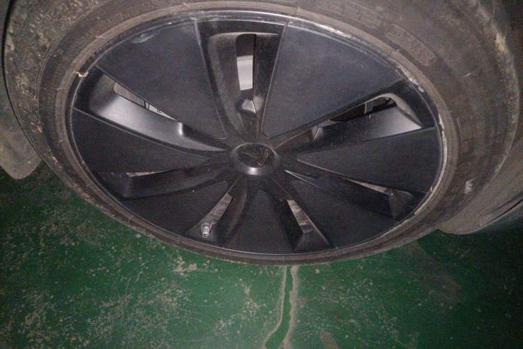 Used Tesla Model 3 2023 Rear-Wheel-Drive Version Right Front Wheel Hub