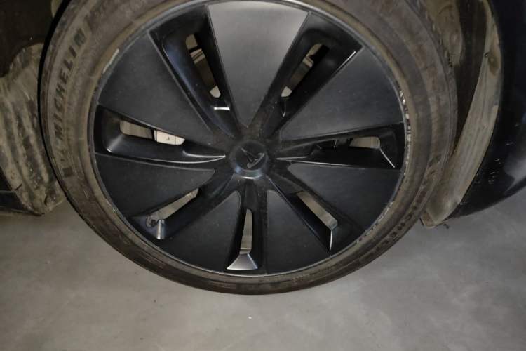 Used Tesla Model 3 2023 Rear-Wheel-Drive Version Right Front Wheel Hub