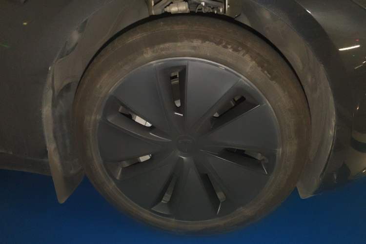 Used Tesla Model 3 2023 Long-Range All-Wheel-Drive Version Right Front Wheel Hub