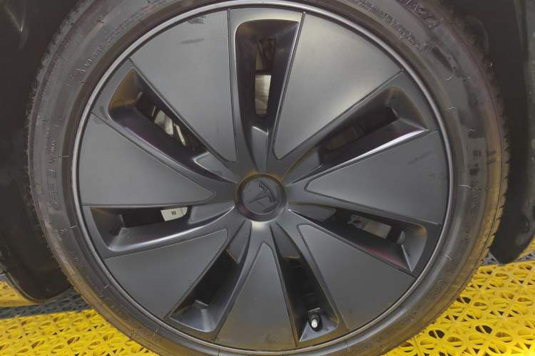 Used Tesla Model 3 2023 Rear-Wheel-Drive Version Right Front Wheel Hub