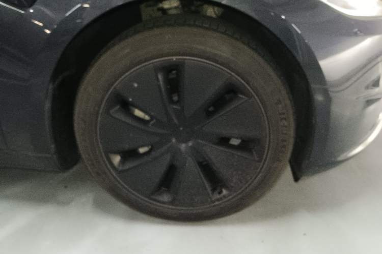 Used Tesla Model 3 2023 Rear-Wheel-Drive Version Right Front Wheel Hub