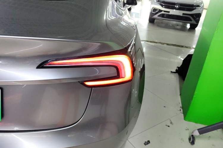 Used Tesla Model 3 2023 Long-Range All-Wheel-Drive Version Right Rear Taillight