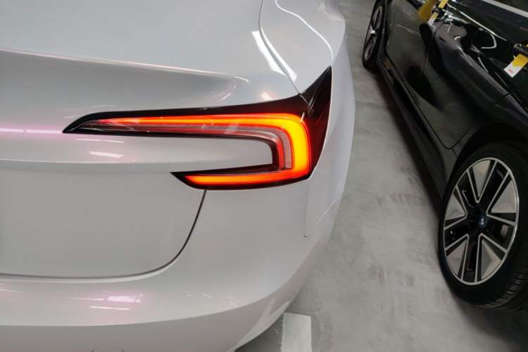 Used Tesla Model 3 2023 Long-Range All-Wheel-Drive Version Right Rear Taillight