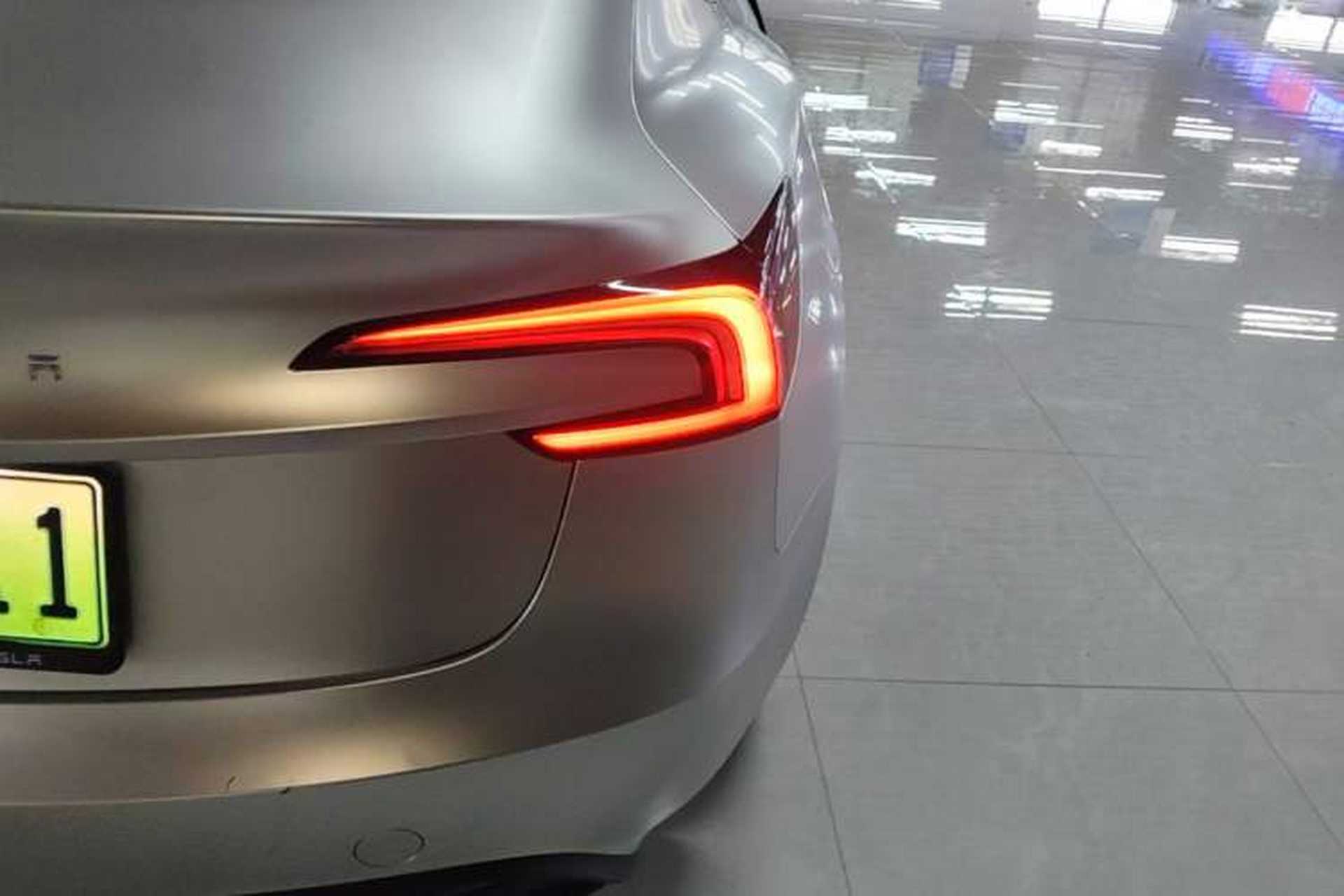 Used Tesla Model 3 2023 Long-Range All-Wheel-Drive Version Right Rear Taillight