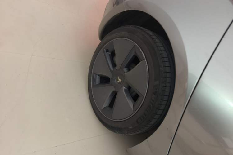 Used Tesla Model 3 2023 Rear-Wheel-Drive Version Right Rear Wheel Hub