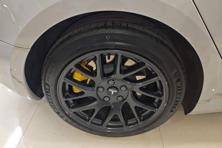 Used Tesla Model 3 2023 Rear-Wheel-Drive Version Right Rear Wheel Hub