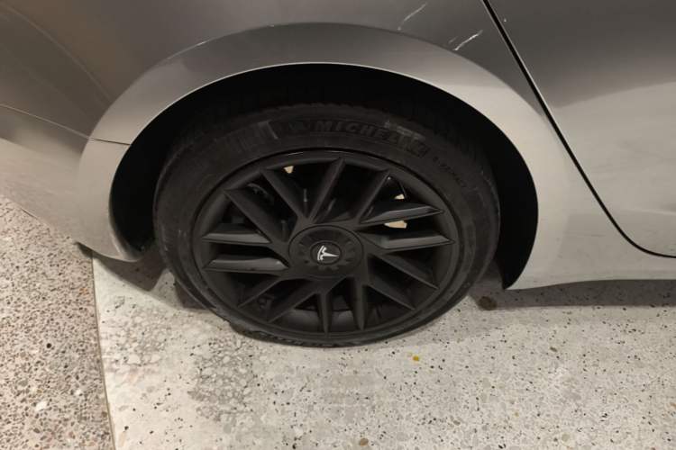 Used Tesla Model 3 2023 Rear-Wheel-Drive Version Right Rear Wheel Hub
