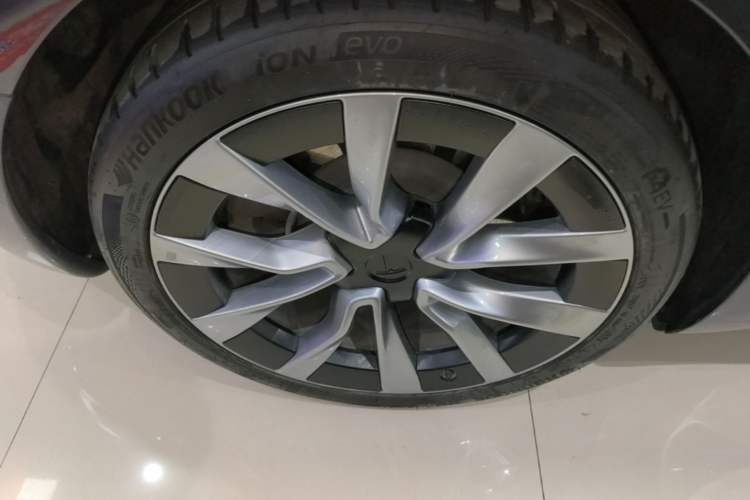 Used Tesla Model 3 2023 Rear-Wheel-Drive Version Right Rear Wheel Hub