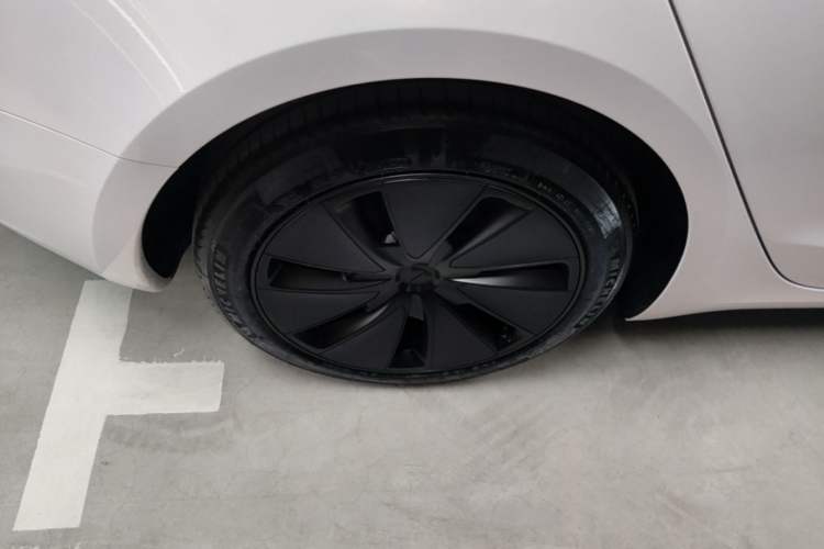 Used Tesla Model 3 2023 Long-Range All-Wheel-Drive Version Right Rear Wheel Hub