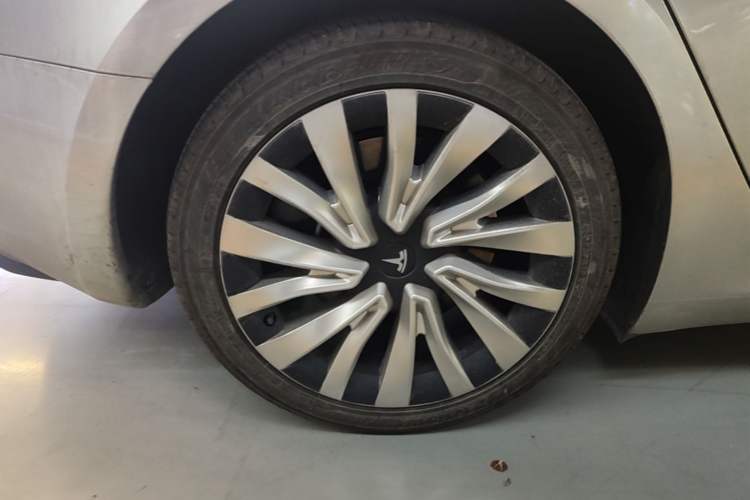 Used Tesla Model 3 2023 Rear-Wheel-Drive Version Right Rear Wheel Hub