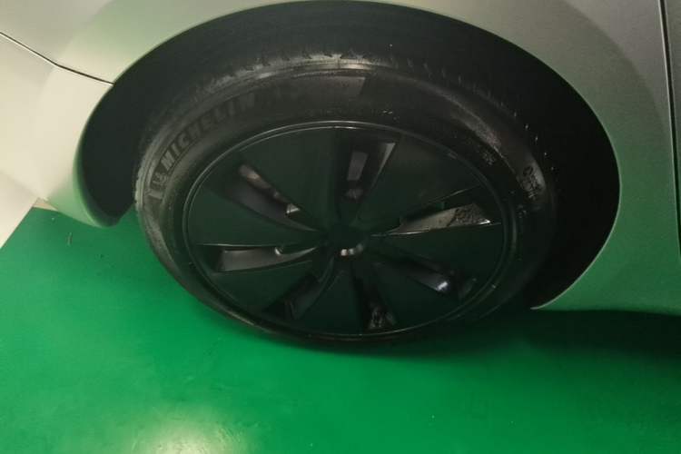 Used Tesla Model 3 2023 Rear-Wheel-Drive Version Right Rear Wheel Hub