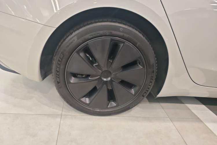 Used Tesla Model 3 2023 Rear-Wheel-Drive Version Right Rear Wheel Hub