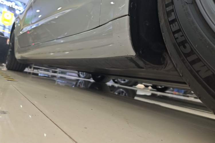 Used Tesla Model 3 2023 Rear-Wheel-Drive Version Right Side Sill
