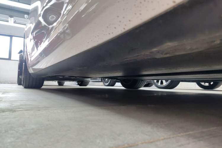 Used Tesla Model 3 2023 Long-Range All-Wheel-Drive Version Right Side Sill