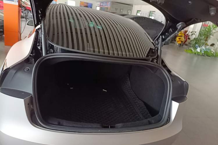 Used Tesla Model 3 2023 Rear-Wheel-Drive Version Trunk