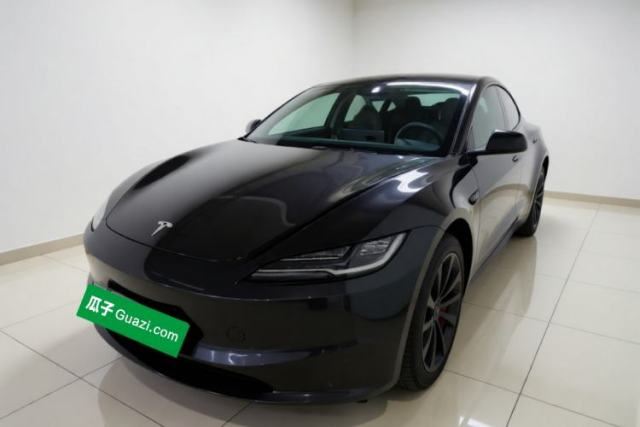 Ojetý Tesla Model 3 2023 Rear-Wheel-Drive Version