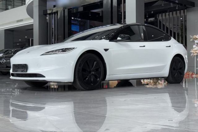 Używany Tesla Model 3 2023 Long-Range All-Wheel-Drive Version