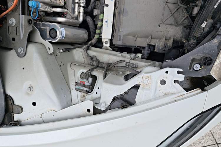 Used Tesla Model 3 2023 Rear-Wheel-Drive Version Engine Bay Right