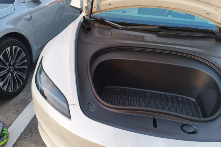 Used Tesla Model 3 2023 Rear-Wheel-Drive Version Engine Bay Right