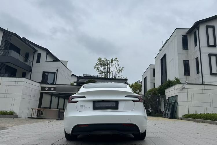 Used Tesla Model 3 2023 Rear-Wheel-Drive Version Exterior 3