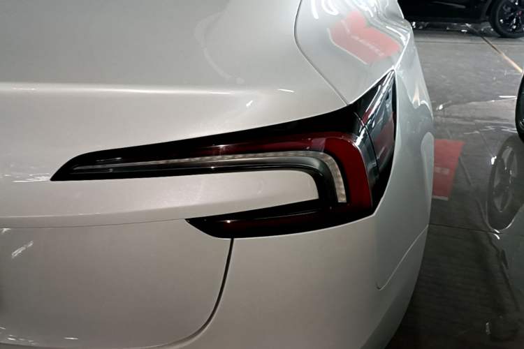 Used Tesla Model 3 2023 Rear-Wheel-Drive Version Exterior 3